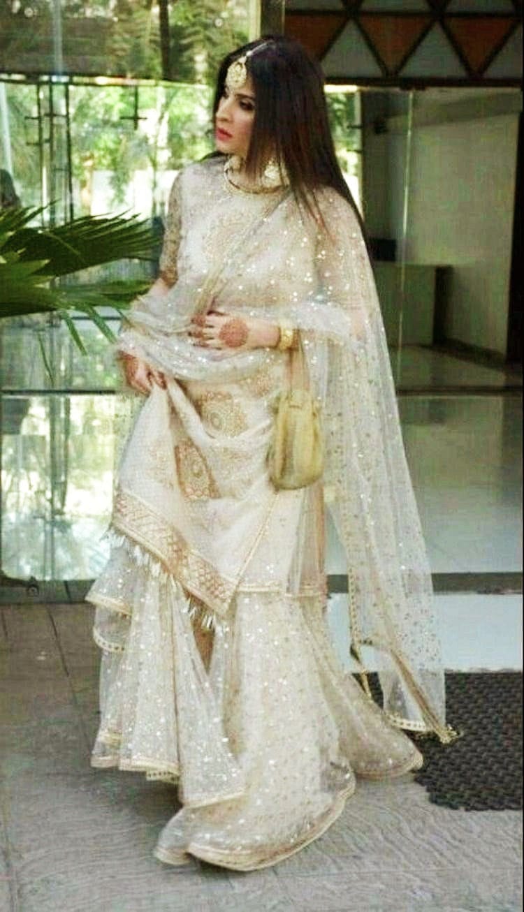 White suit with red dupatta online cheap